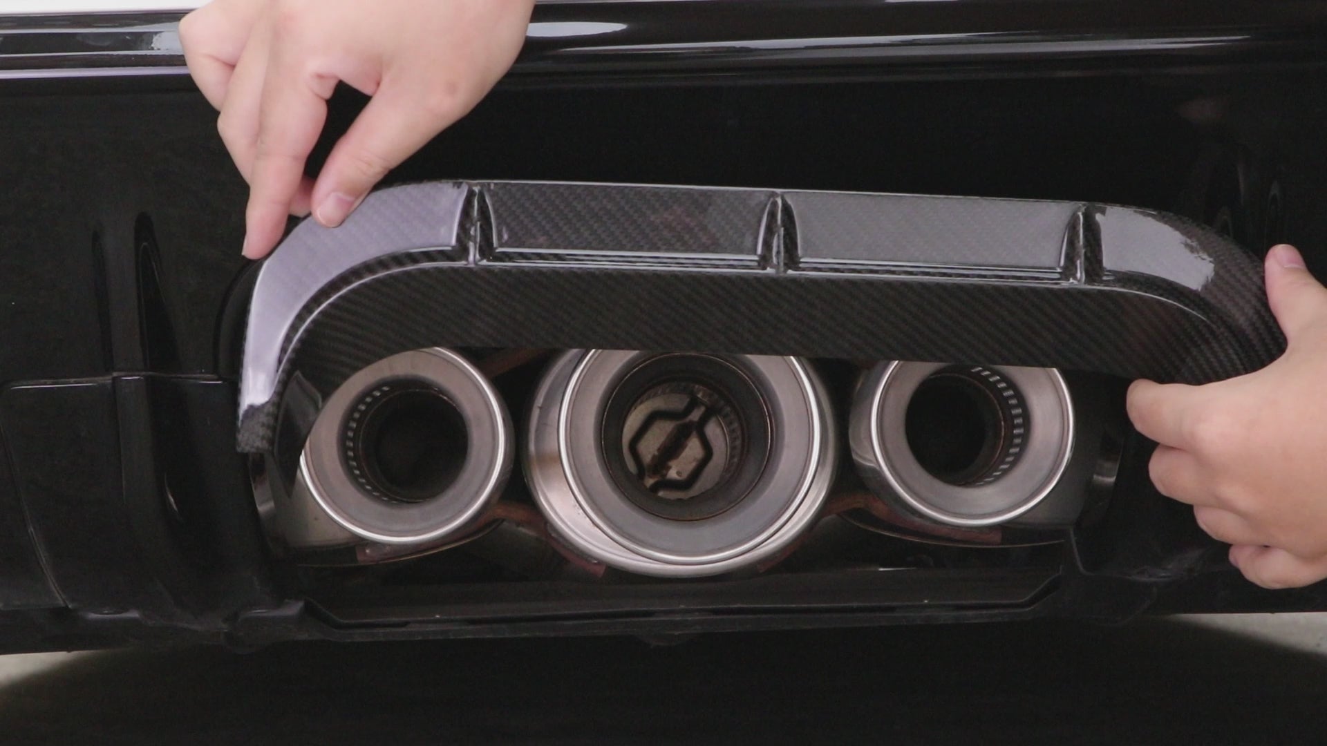 Carbon Fiber Tail Throat Upper Trim Cover for 11th Gen Honda Civic Type R FL5 – Premium Exterior Upgrade